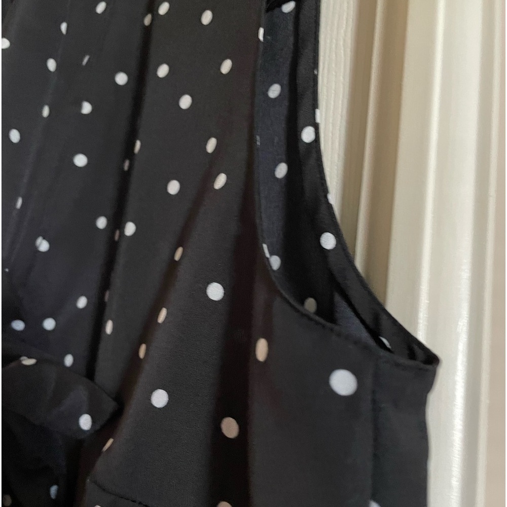 2/$15 Ann Taylor Black with white dots sleeveless top, Sz M - Picture 2 of 15